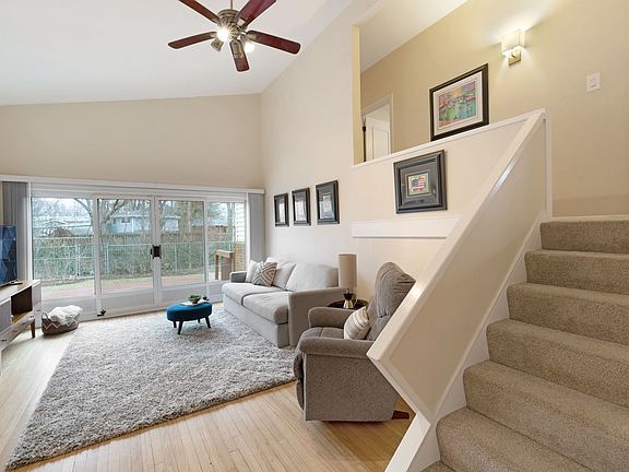 3rd image of 525 Mallard Ln