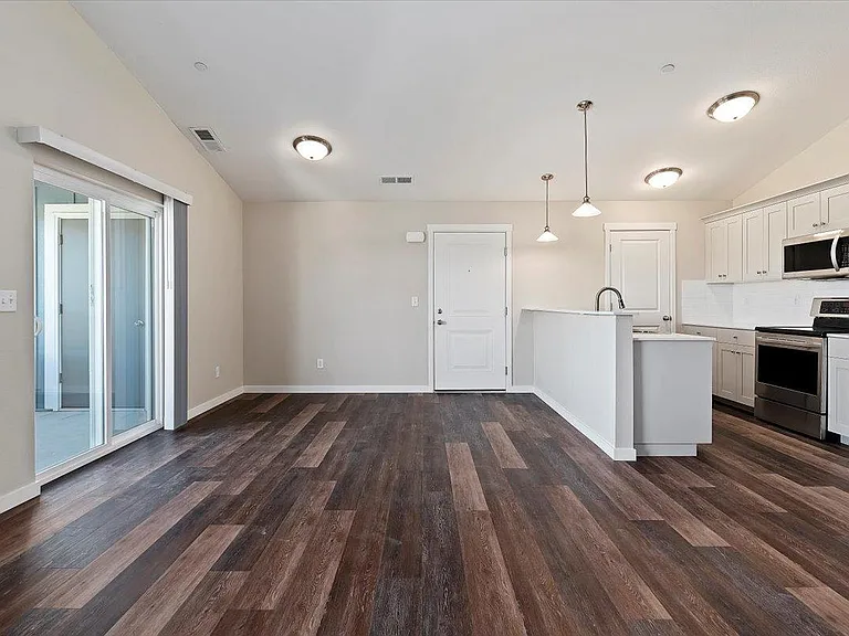 The Summit Apartments — Photo 123