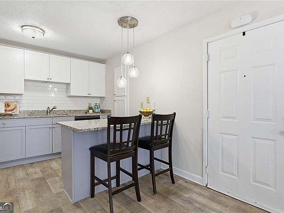 2nd image of 2657 Lenox Rd #113