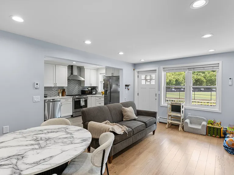 38 Woodcliff Ave — Photo 7
