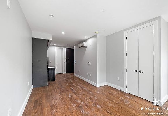 4th image of 695 Beck St #3A