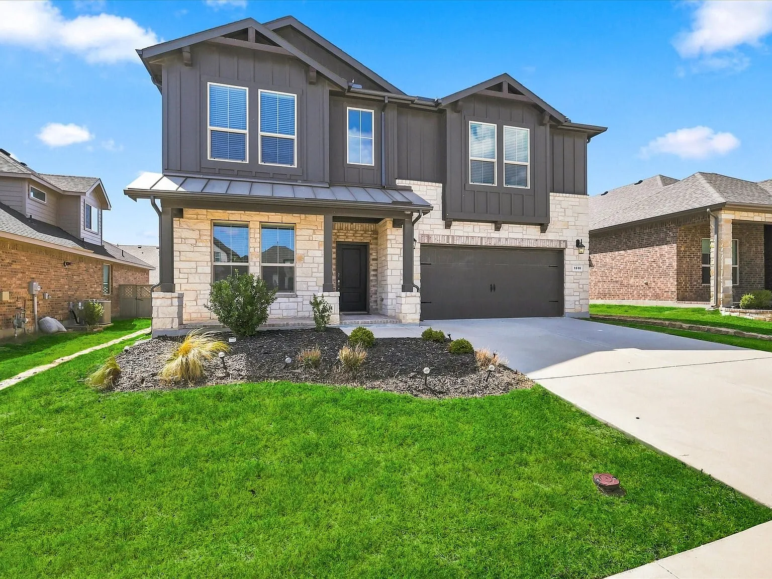 5 bed, 4.0 bath, 2800 sqft, $3,300 — Photo 2