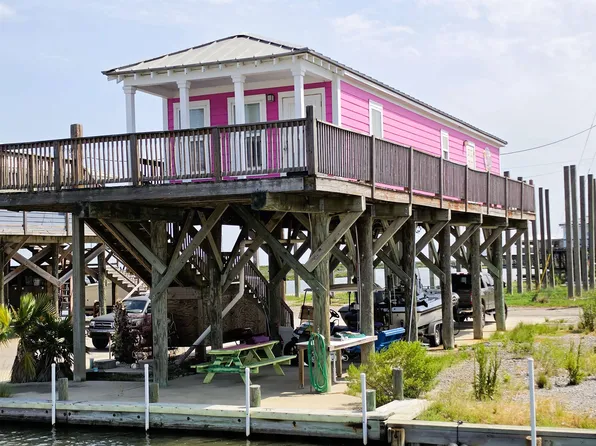 131 Rush Ln, Grand Isle, LA 70358