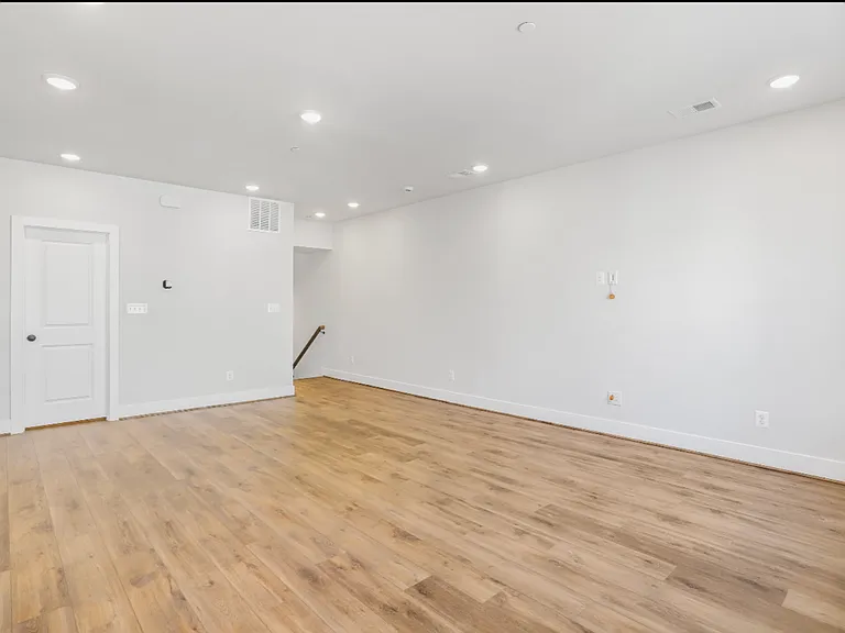 133 Warburton St — Photo 15