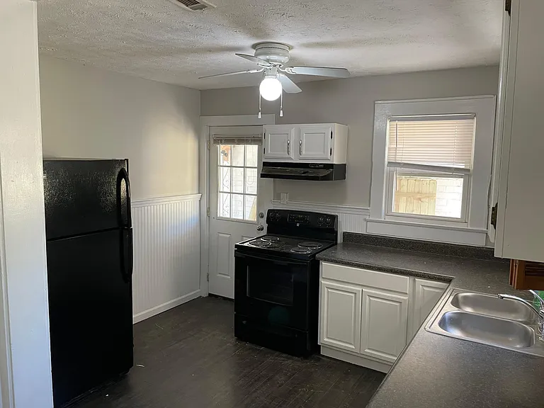 2314 Coker Ave — Photo 4