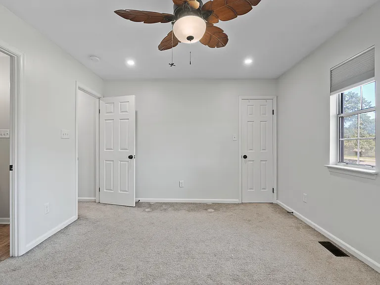 945 Captains Ct — Photo 26