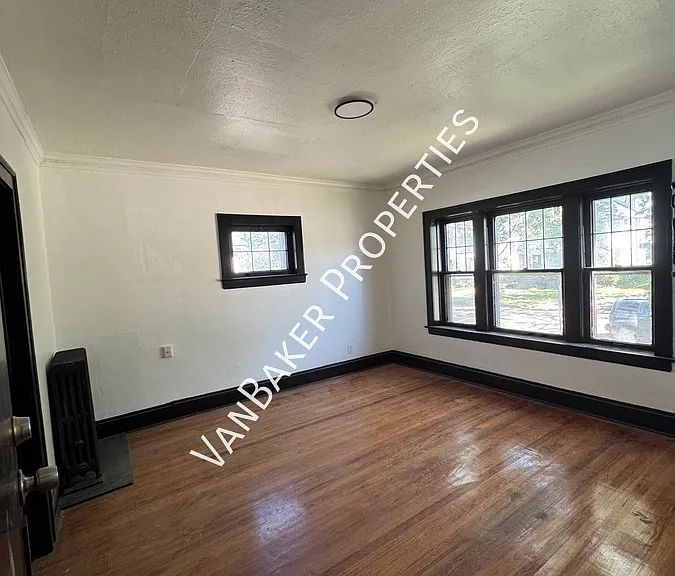 1320 W 116th St #1 — Photo 3