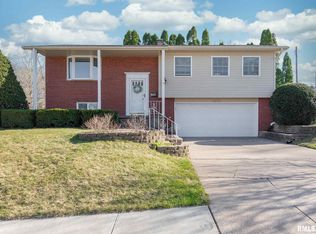 2622 Fairhaven Rd, Davenport, IA 52803