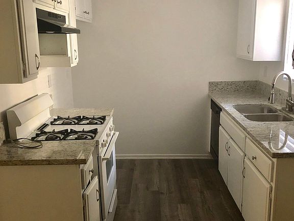 3rd image of 1557 Plaza Del Amo