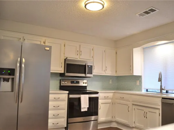 12786 W 110th Ter, Overland Park, KS 66210