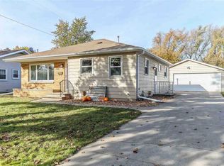 548 Clover Ln, Green Bay, WI 54301