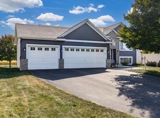 985 Cobblestone Ln, Belle Plaine, MN 56011