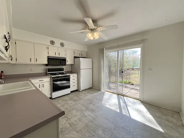 1050 W 3rd St, Dubuque, IA 52001