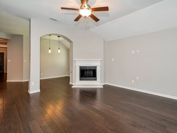 3rd image of 932 Water Garden Cir