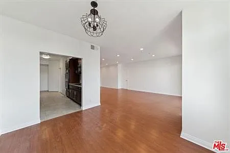 2 bed, 1800 sqft, $3,975 — Photo 4