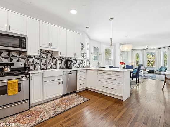5th image of 2143 N Avers Ave