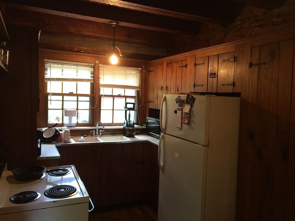 2nd image of 801 E Bell St