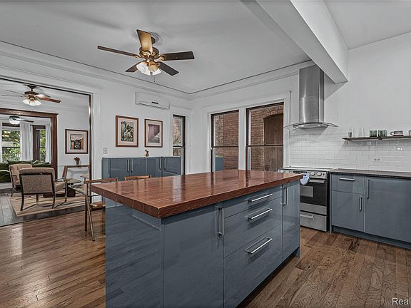5th image of 658 W Forest Ave #1