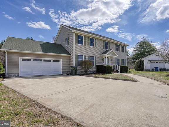 4th image of 200 Spring Dr