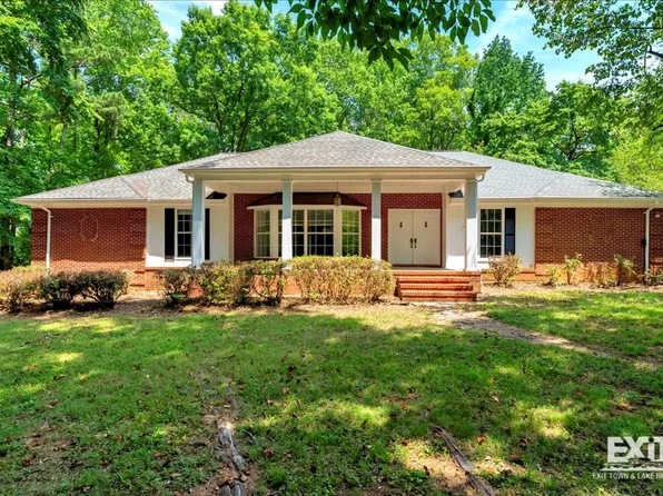 924 Forest Ln, South Hill, VA 23970