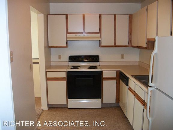 3rd image of 208 Oakbrooke Dr Unit 6