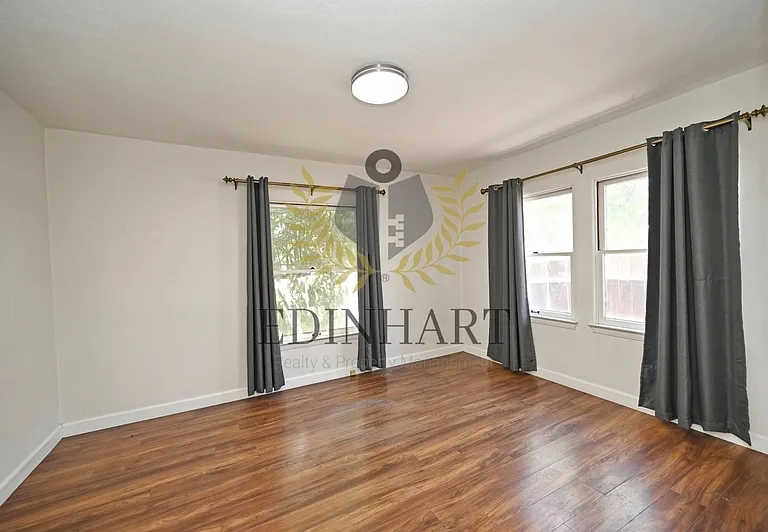 145 E University Ave — Photo 26