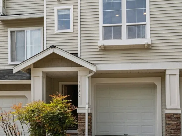 21909 39 Place S #9-2, Kent, WA 98032
