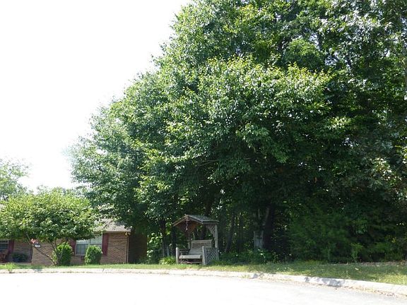 2nd image of 449 Lake Vista Dr