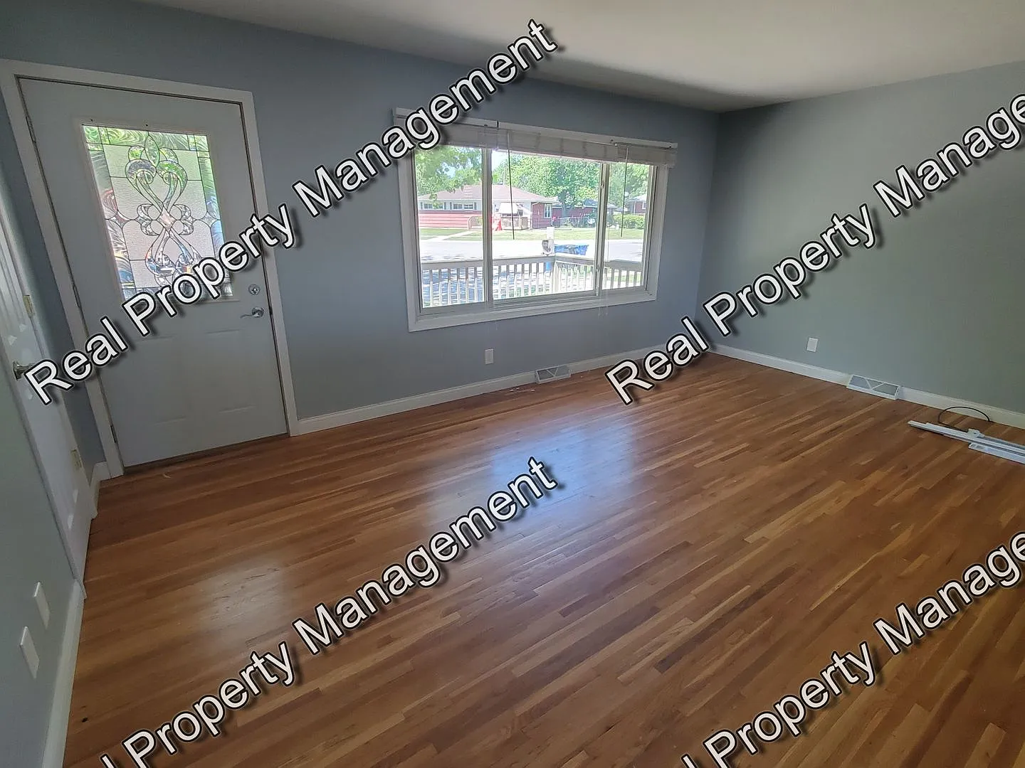 Three Bedroom Crown Point Ranch — Photo 2