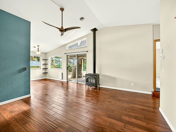 5th image of 760 Oak Knoll Dr