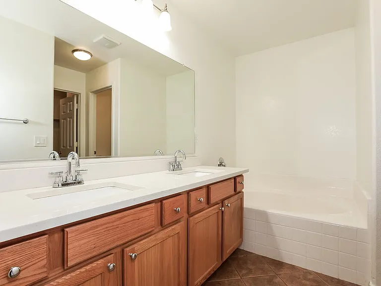 3129 W Dancer Ln — Photo 11