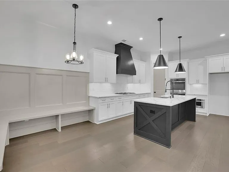 6181 Shoreland Cir — Photo 16
