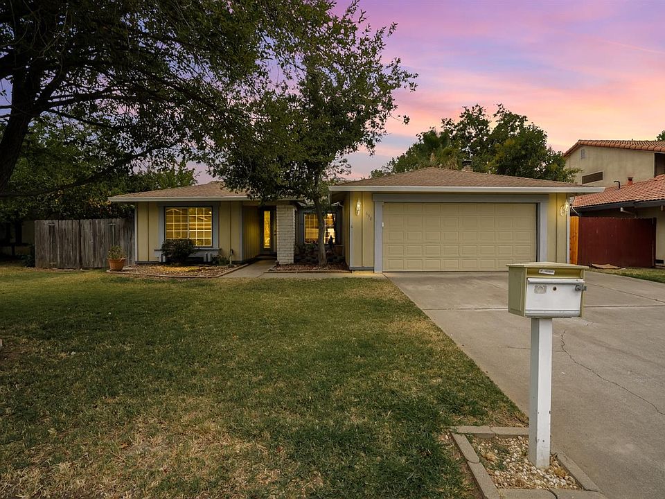 1st image of 690 Sotano Dr