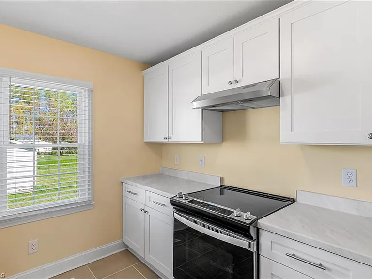 810 Elwell Ave — Photo 17