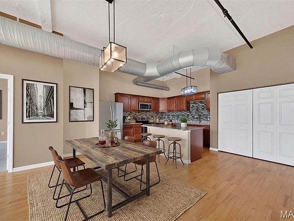 3rd image of 1501 Locust St #408