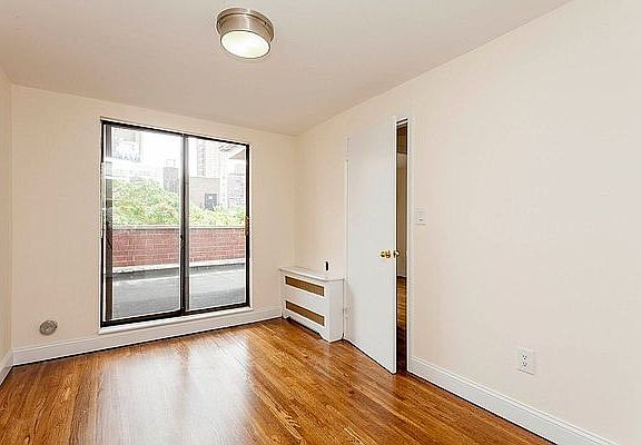 4th image of 1560 York Ave APT 5A