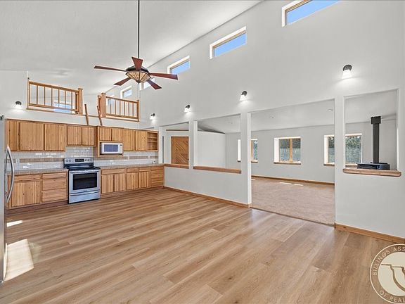 3rd image of 147 Stillwater Loop