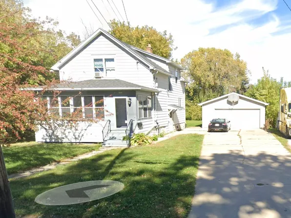 1048 W 9th Ave, Oshkosh, WI 54902