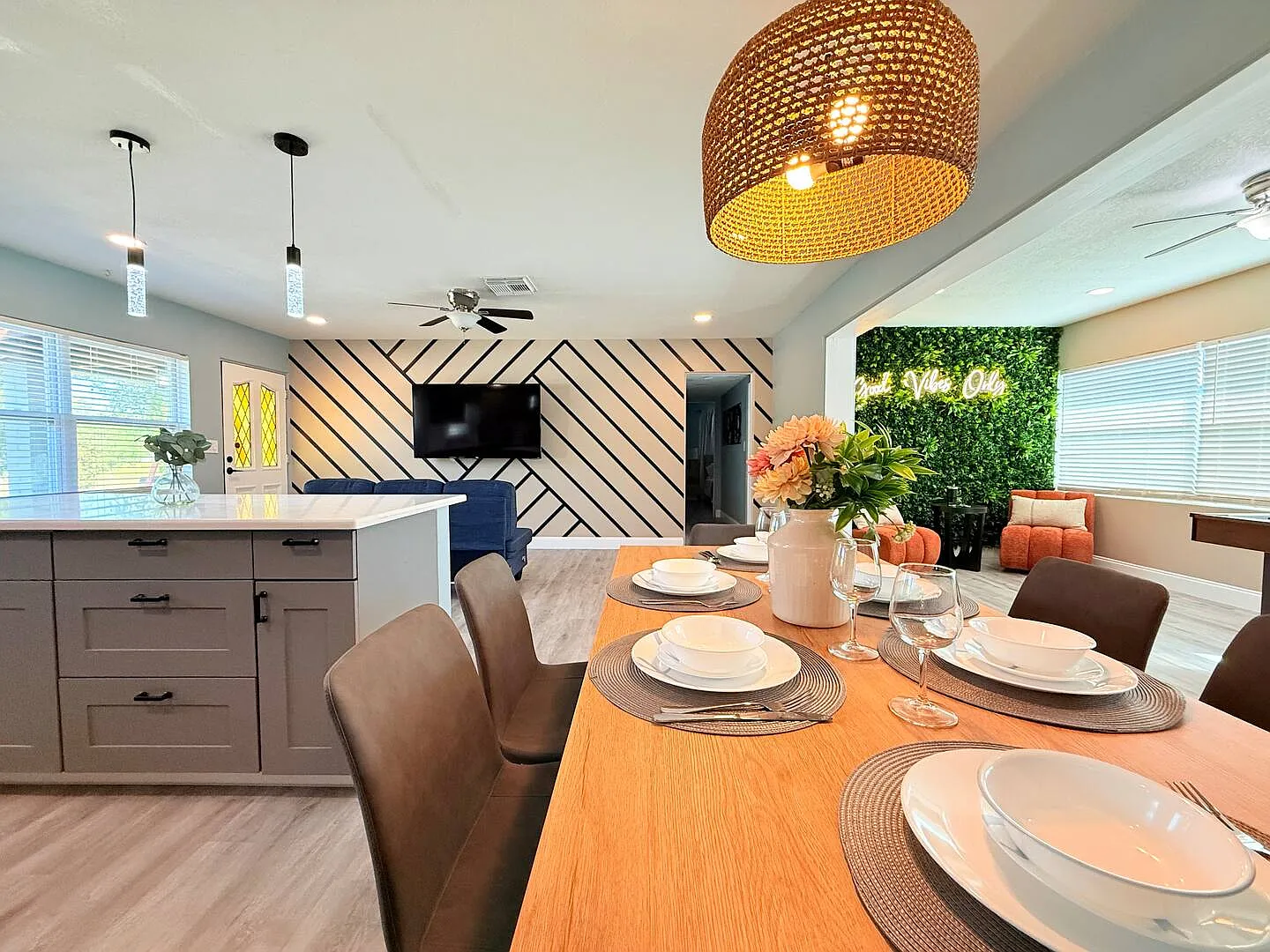 3 bed, $4,833 — Photo 2