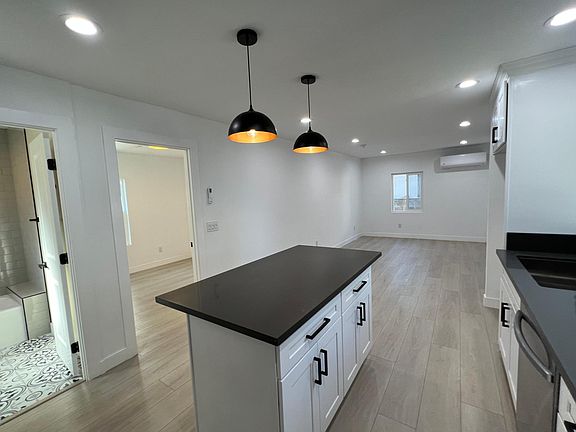 5th image of 2115 W 29th St #1/2