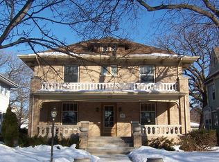 907 Douglas Ave, Elgin, IL 60120