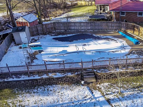 2nd image of 60385 Pembrook Ln
