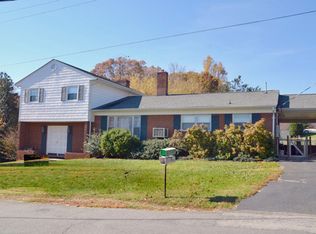 400 Oakhurst Dr, Stuart, VA 24171