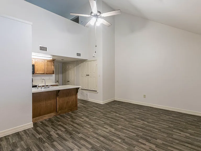 101 Meadow Park Cir — Photo 4