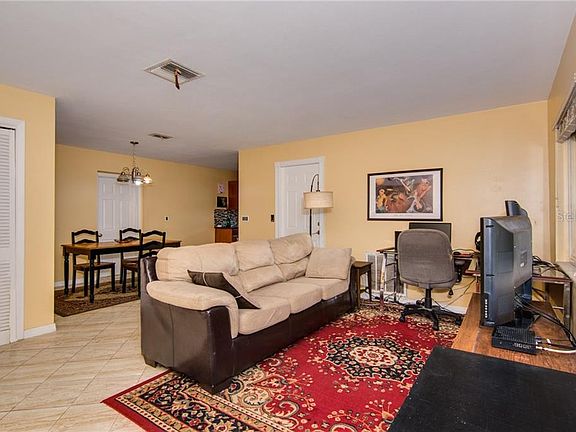 4th image of 1121 Woodbrook Dr S
