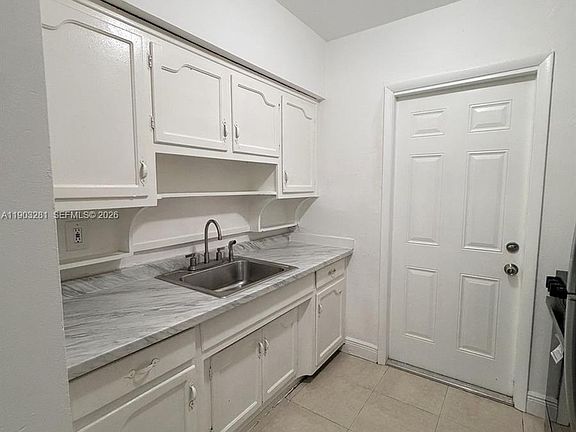 5th image of 1955 Normandy Dr APT 2