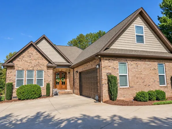 213 Nanie Myree Ln, Wellford, SC 29385