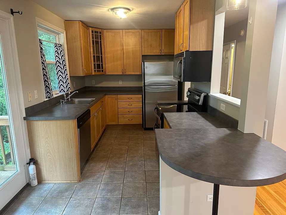 kitchen with stainless appliances, dishwasher