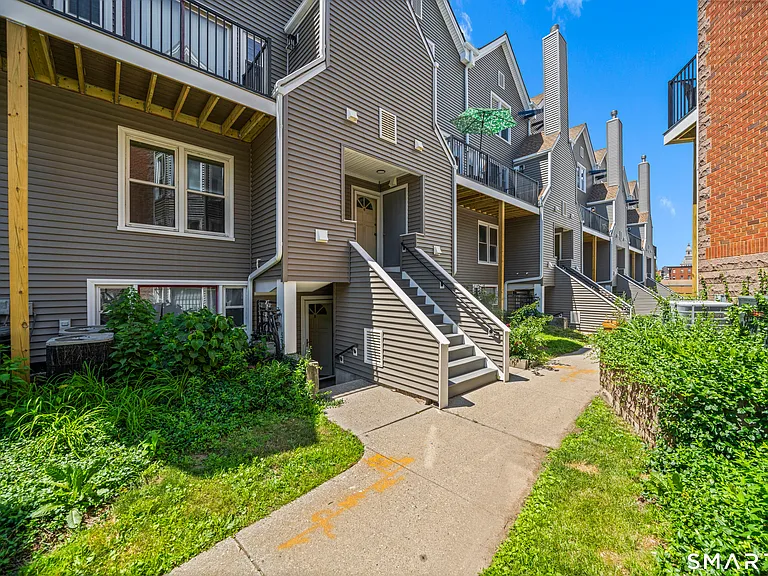 136 Maple Ave #B — Photo 17