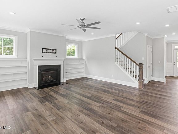 5th image of 413 Robert E Lee Drive
